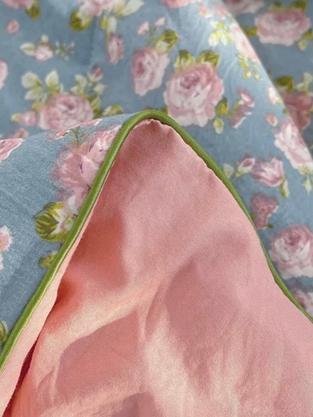 NEW ‘The Rose Blanket' -  The Fleece Company - Full Size 'Cotton & Soybean Fiber - Picture 2 of 13